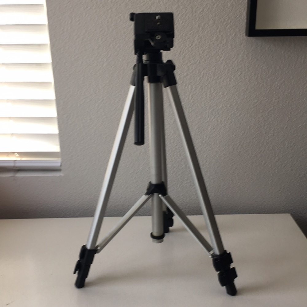 Samsonite Adjustable Black and Silver Tripod
